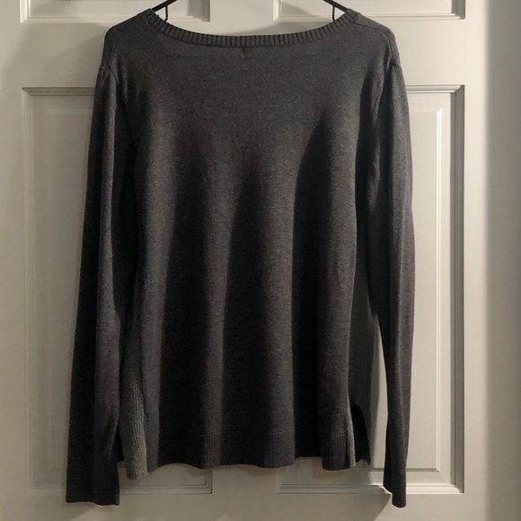GAP Gray v-neck sweater with lighter gray sides, large - Picture 5 of 6